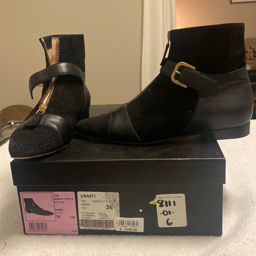 Stunning CHANEL Black suede and leather front zip ankle boots. Size 36